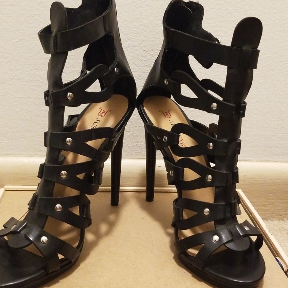 Ladies 8.5 black sandles